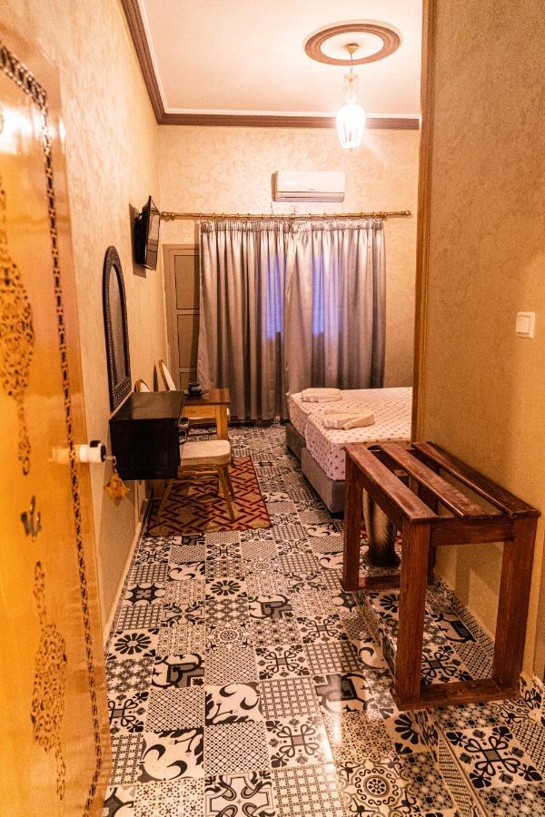 Hotel La Vallee Des Kasbahs Chez Ilyas Тингир Экстерьер фото